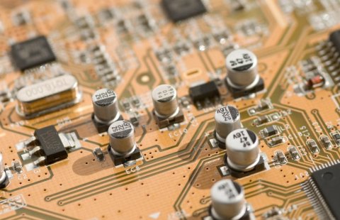如何焊接pcb電路板銅柱？